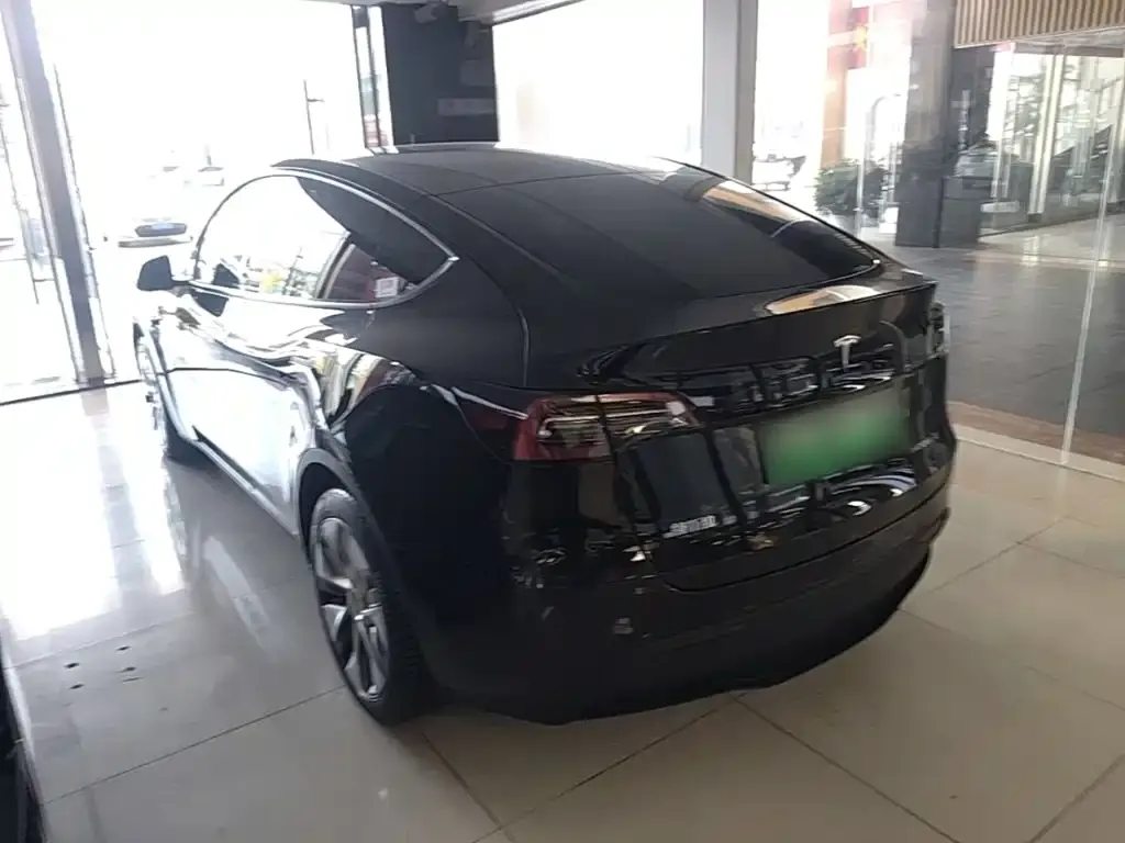 Tesla Model Y — фото 7