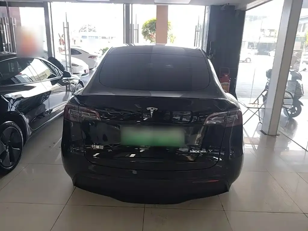 Tesla Model Y — фото 4