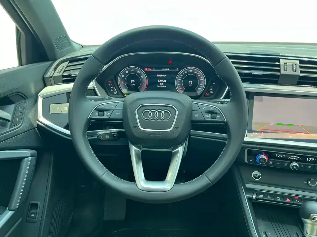 Audi Q3 — фото 8