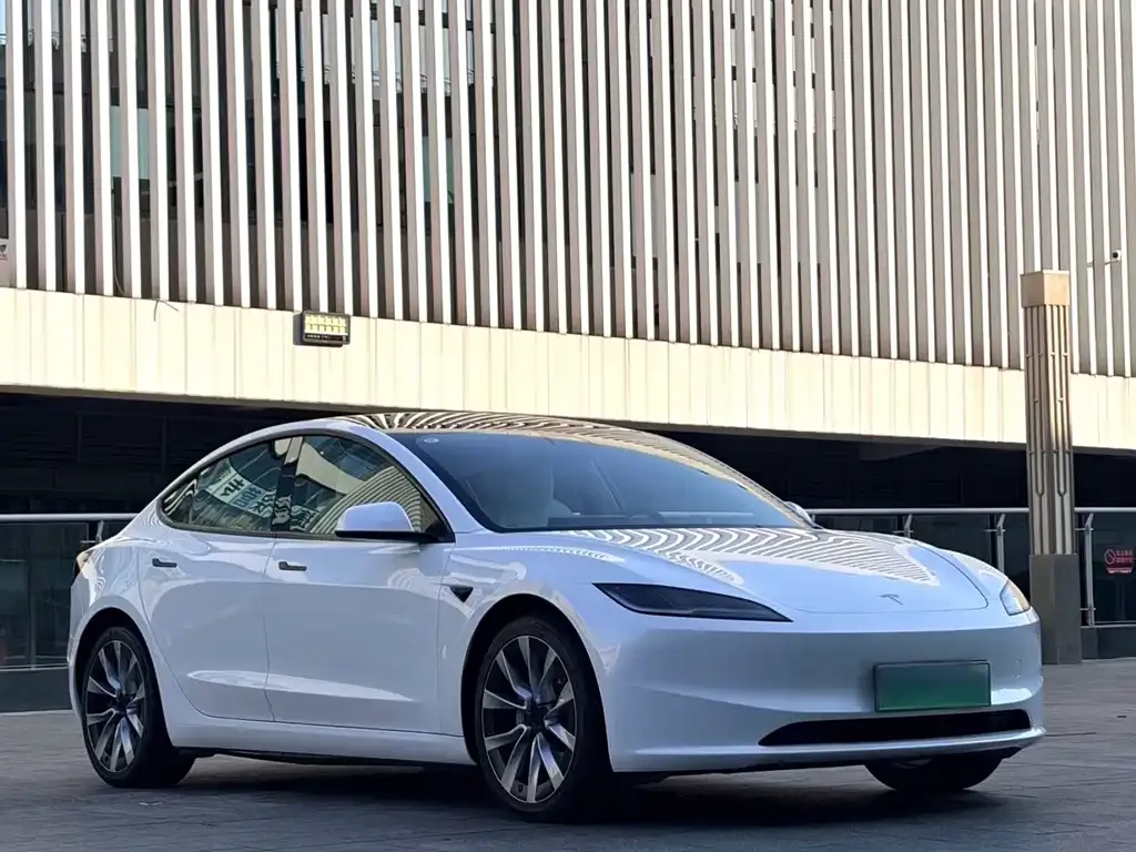 Tesla Model 3 — фото 4