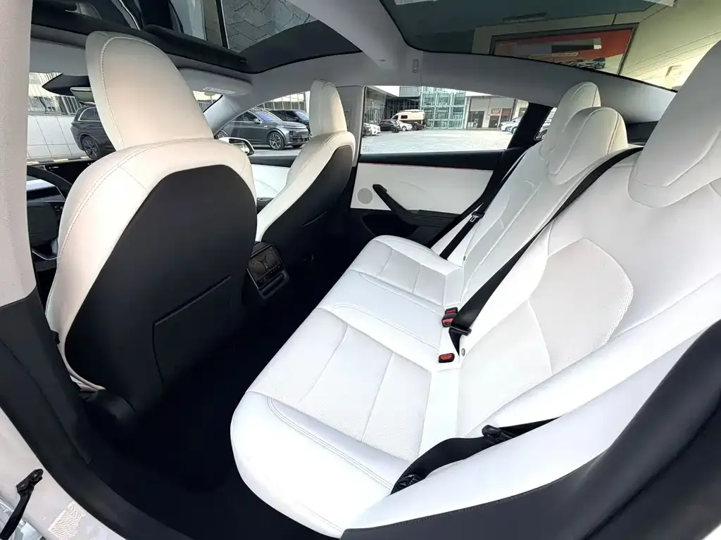 Tesla Model 3 — фото 9