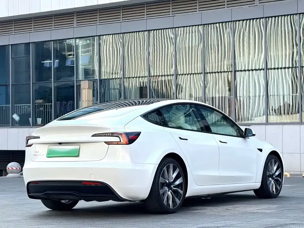 Tesla Model 3 — фото 7