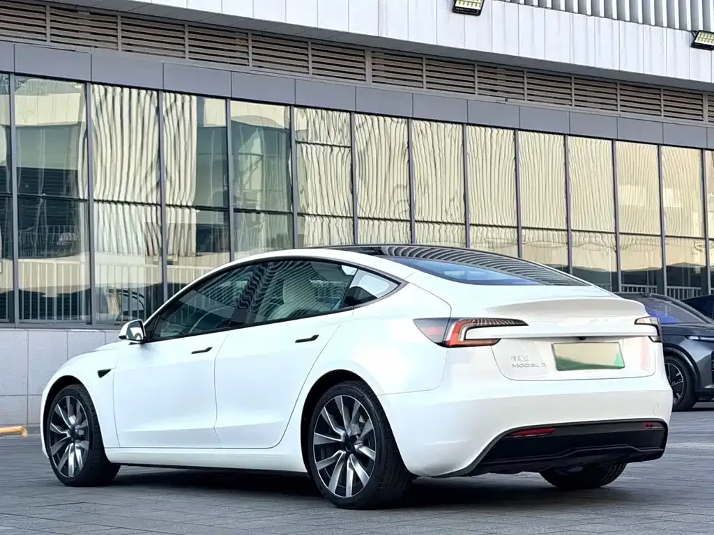 Tesla Model 3 — фото 3