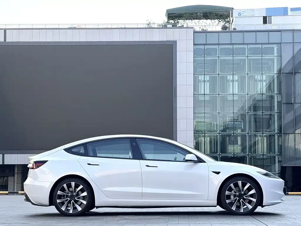 Tesla Model 3 — фото 6