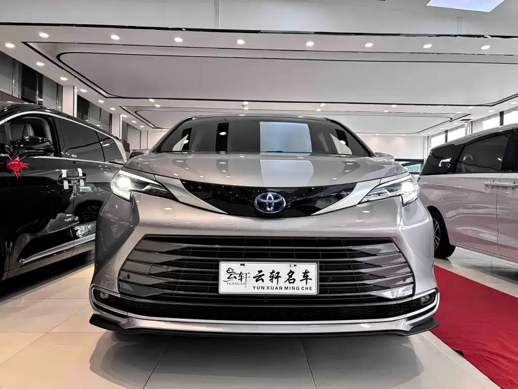 Toyota Sienna — фото 2