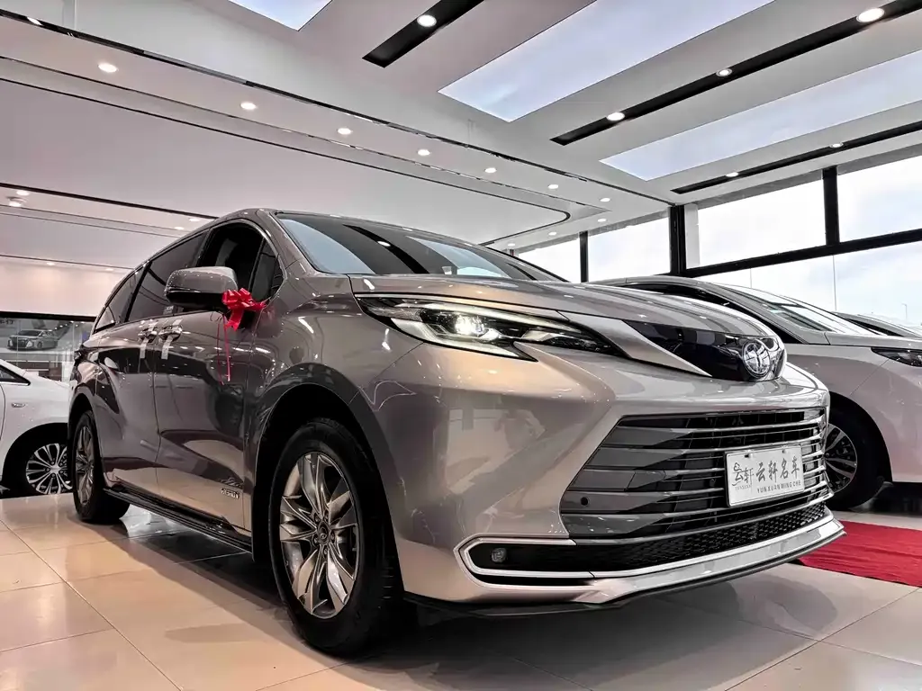 Toyota Sienna — фото 7