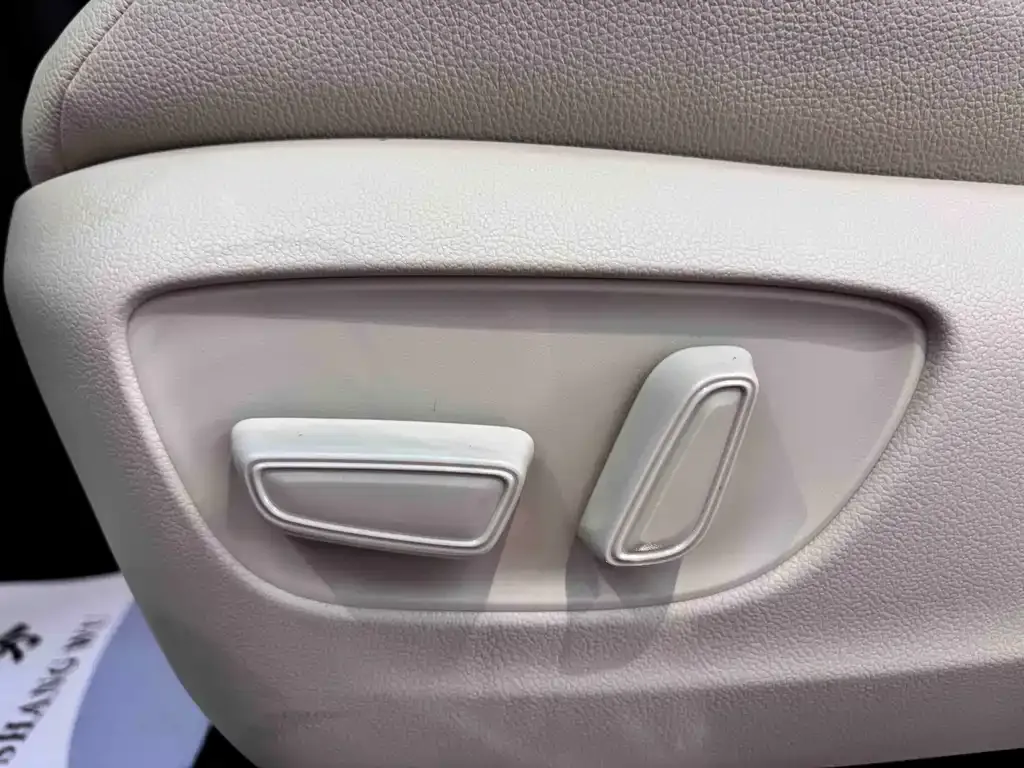Toyota Sienna — фото 10