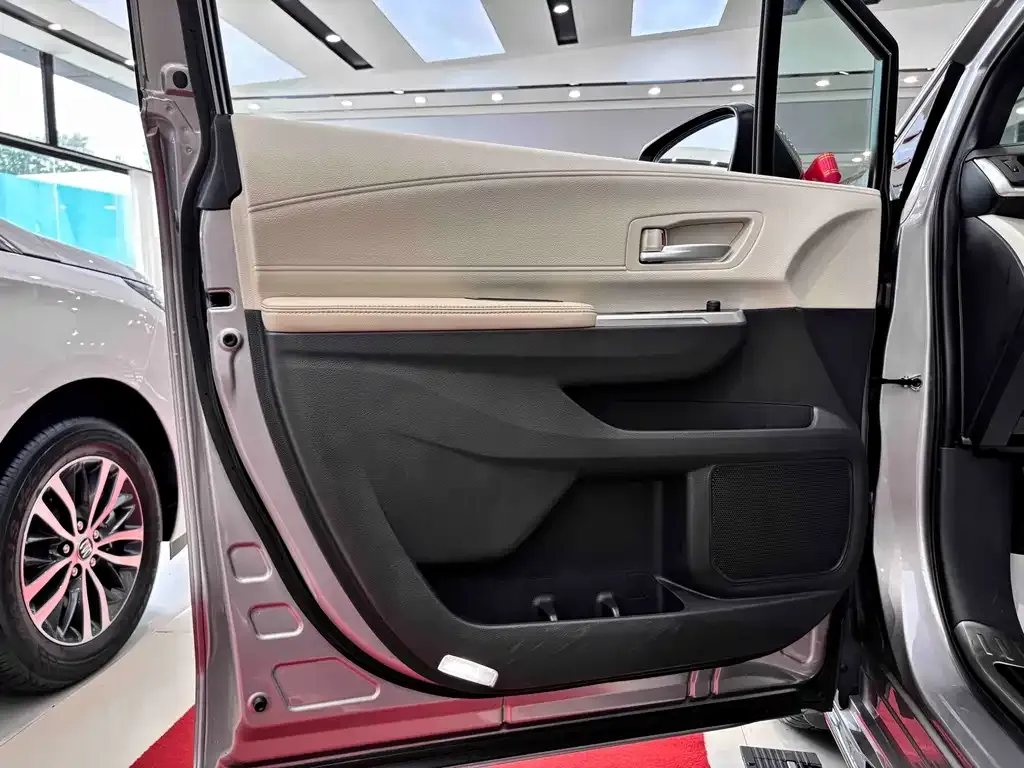 Toyota Sienna — фото 9