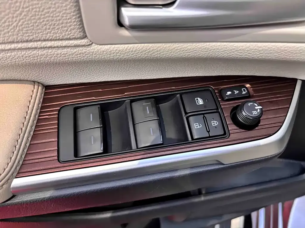 Toyota Sienna — фото 4