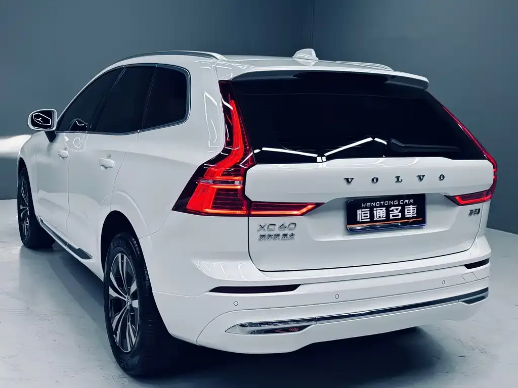 Volvo XC60 — фото 10