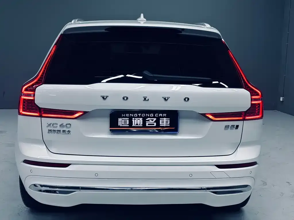 Volvo XC60 — фото 4