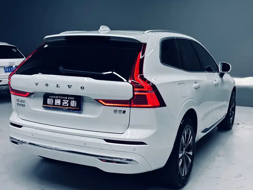 Volvo XC60 — фото 9