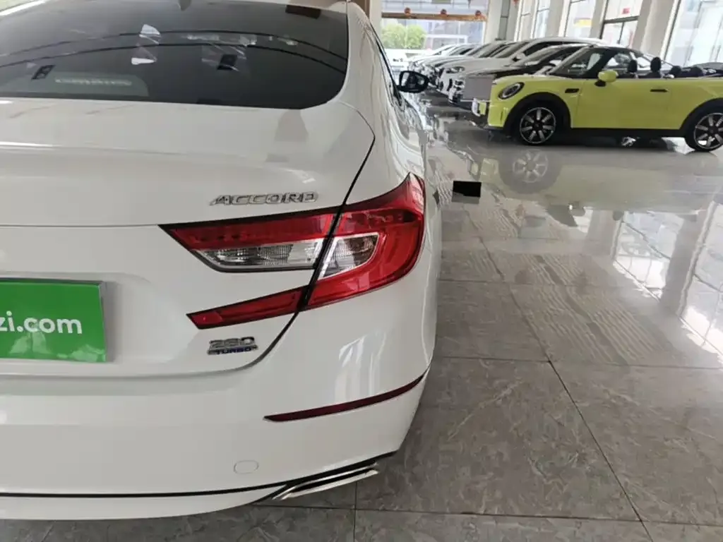 Honda Accord — фото 10