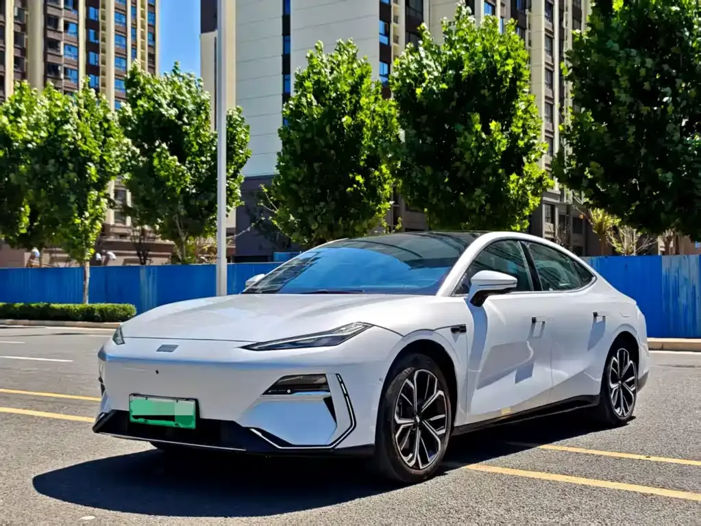 Geely Galaxy E8 — фото 1