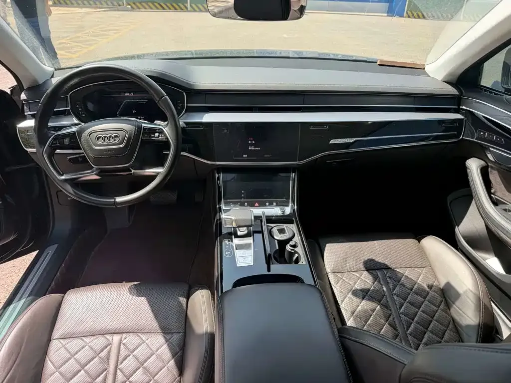 Audi A8 — фото 6