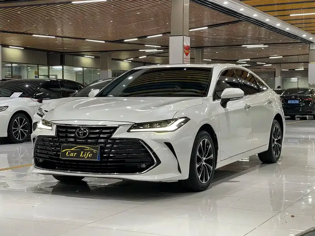 Toyota Avalon — фото 1