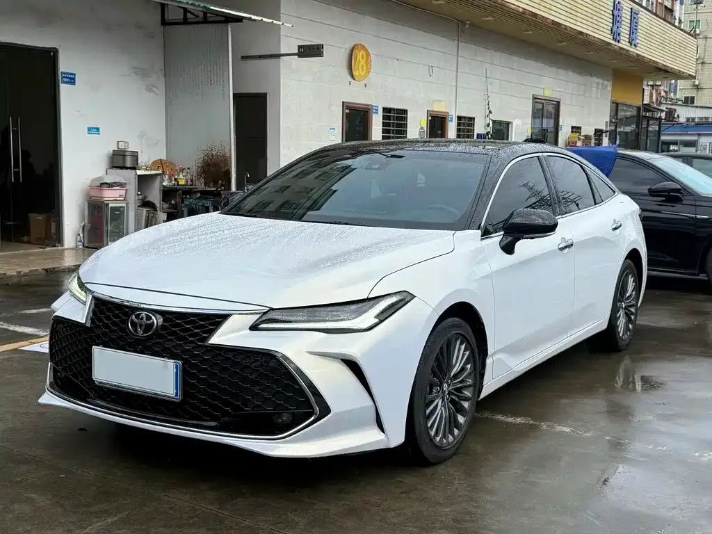 Toyota Avalon — фото 1
