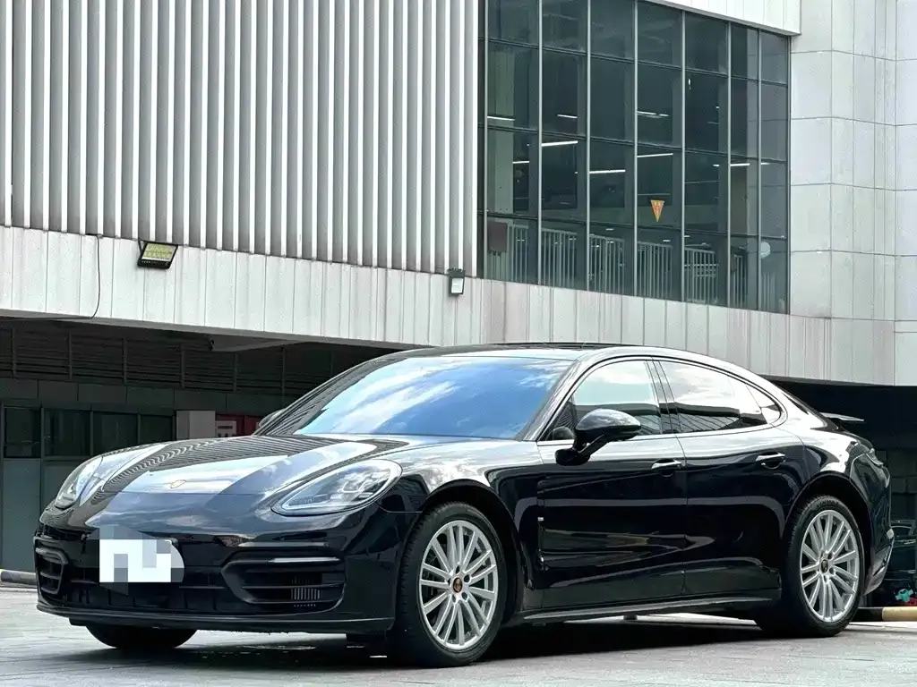 Porsche Panamera — фото 1