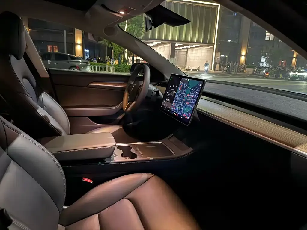 Tesla Model 3 — фото 3