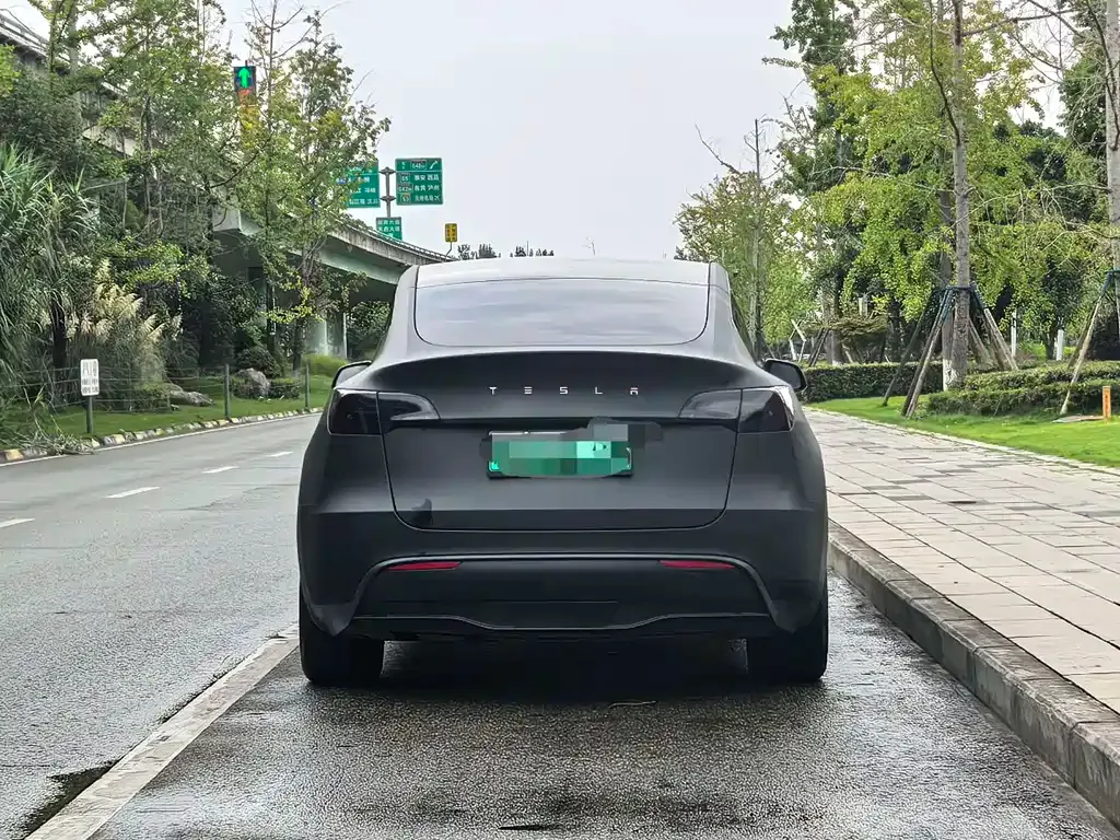 Tesla Model Y — фото 8