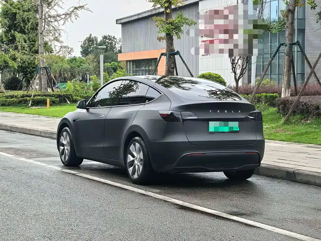 Tesla Model Y — фото 7