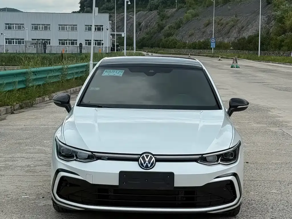 Volkswagen Golf — фото 1