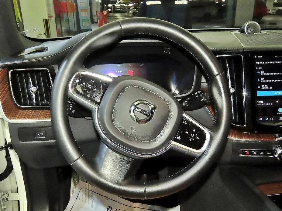 Volvo XC60 — фото 10