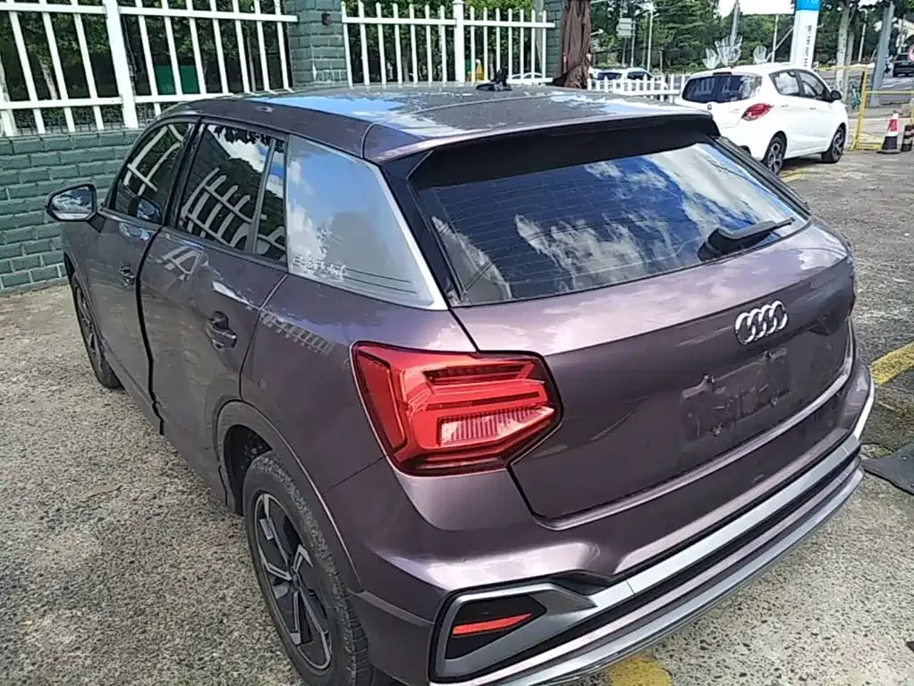 Audi Q2L e-tron — фото 10