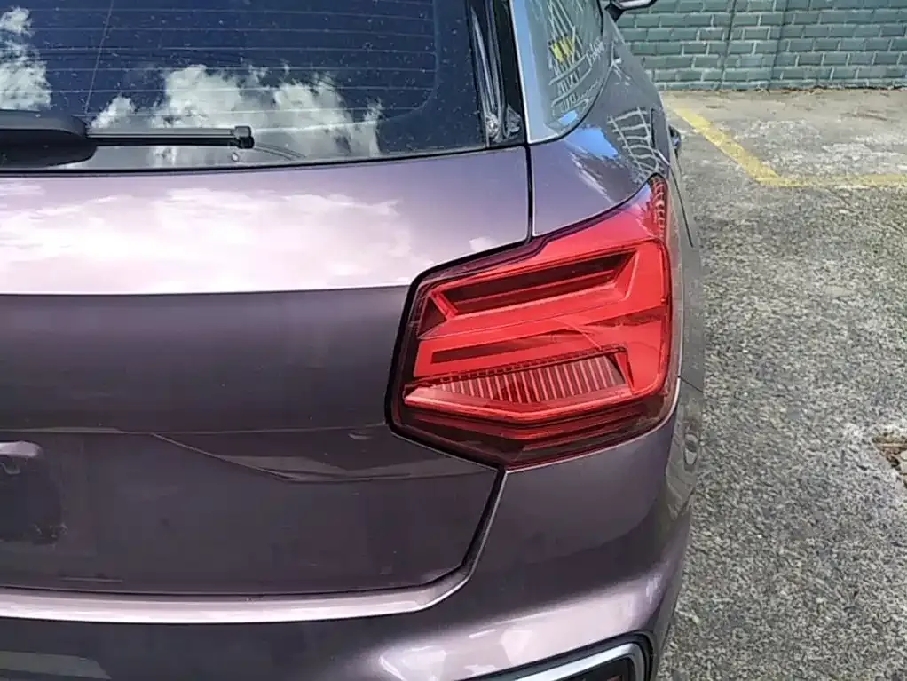 Audi Q2L e-tron — фото 2