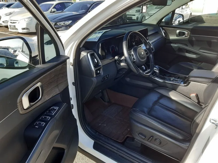Kia Sorento — фото 7