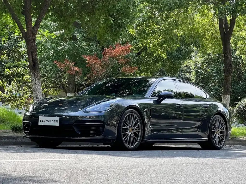 Porsche Panamera — фото 1