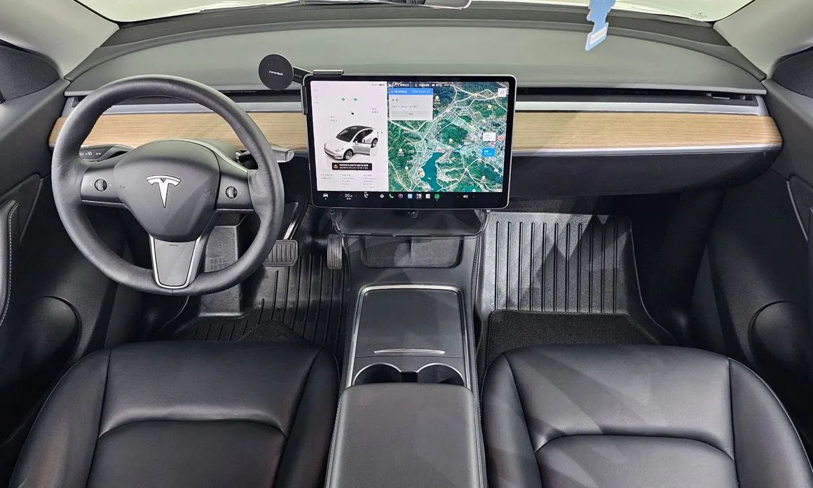 Tesla Model Y — фото 10