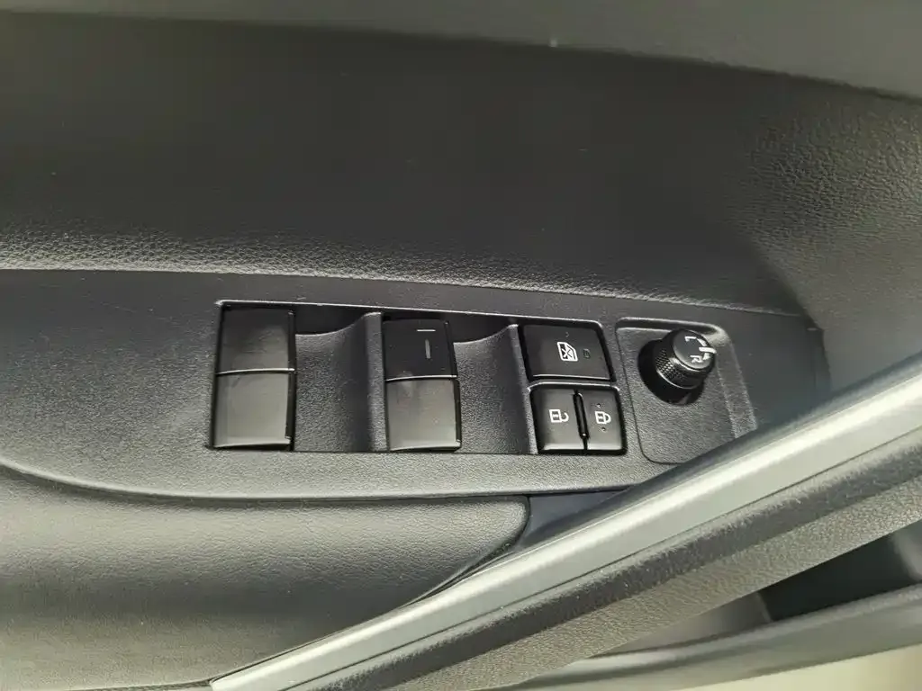 Toyota Corolla Cross — фото 8