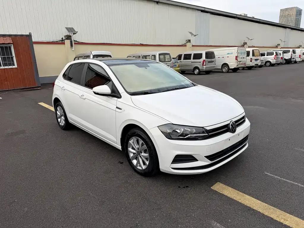 Volkswagen Polo — фото 10