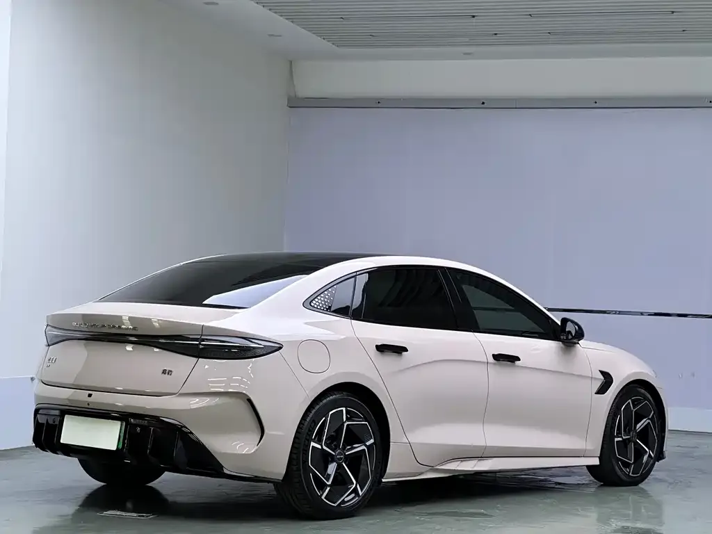BYD Seal — фото 6