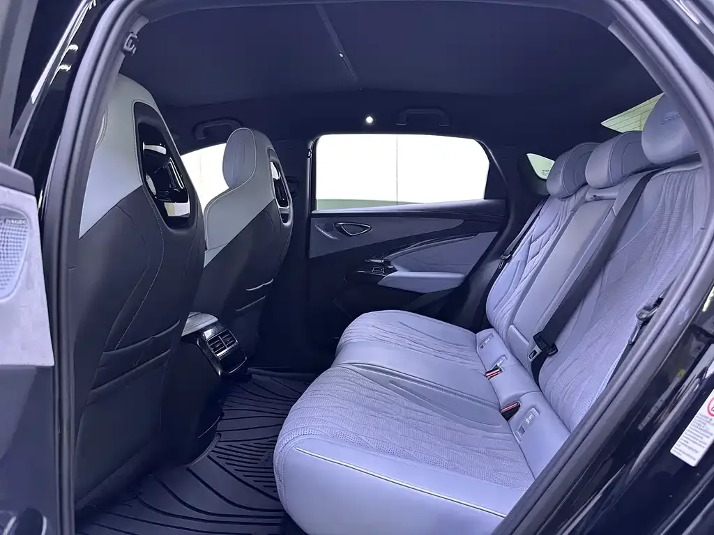 BYD Seal — фото 7