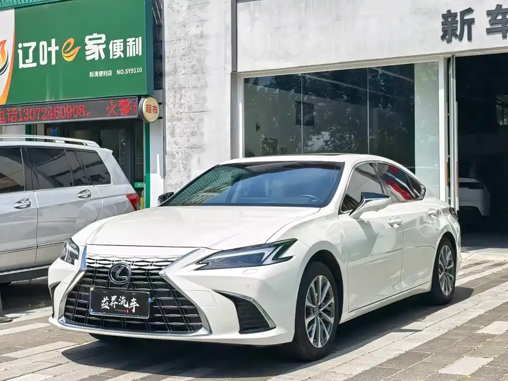 Lexus ES — фото 1