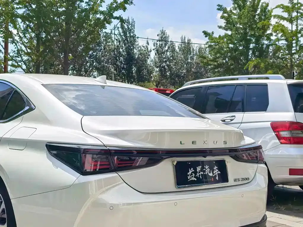 Lexus ES — фото 7