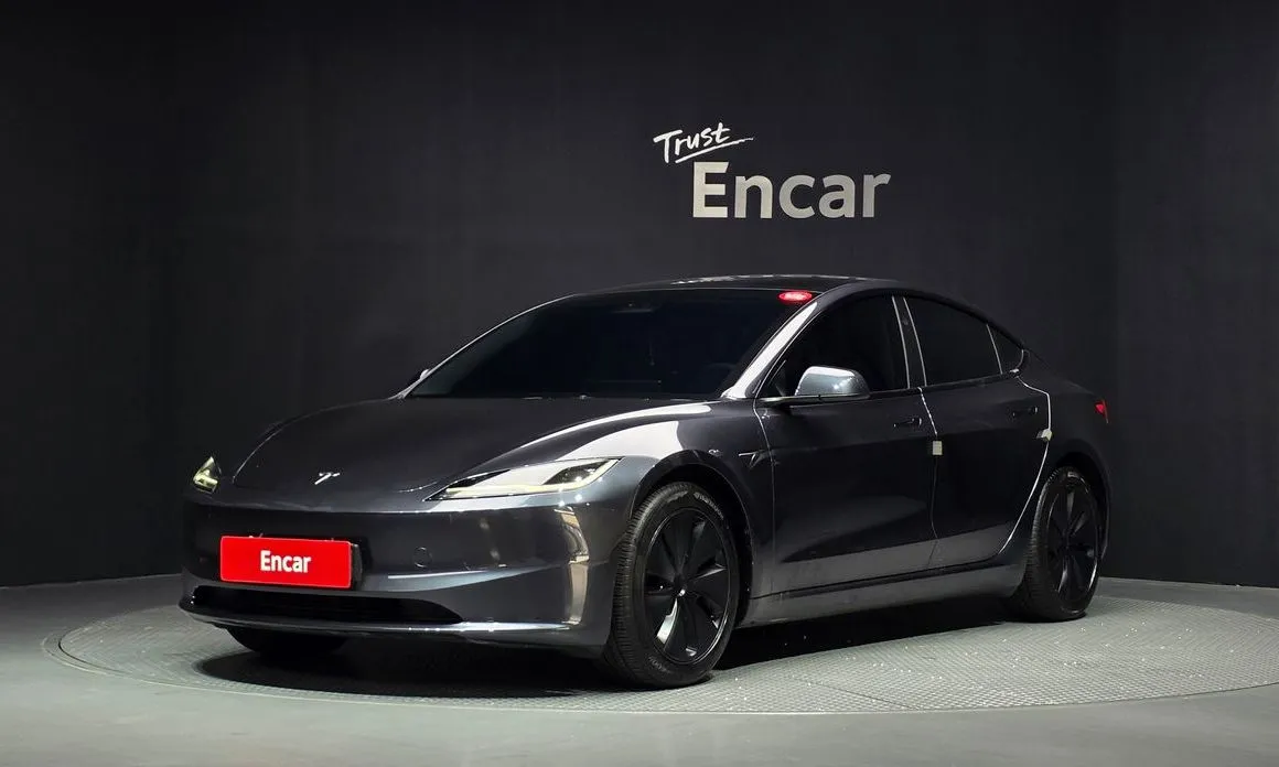 Tesla Model 3 — фото 1