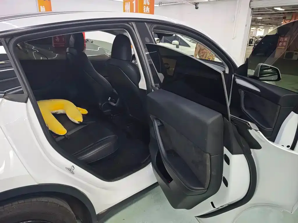 Tesla Model Y — фото 2