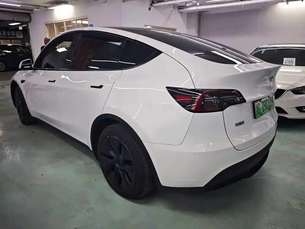 Tesla Model Y — фото 7