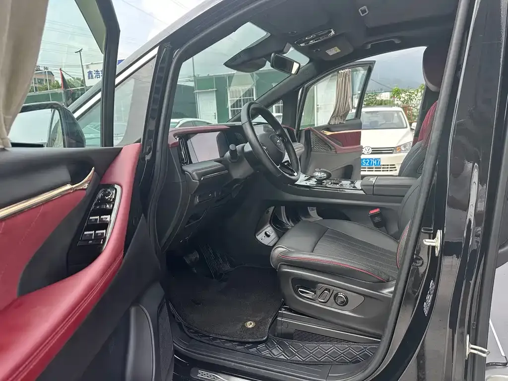 GAC Motor Trumpchi M8 — фото 10