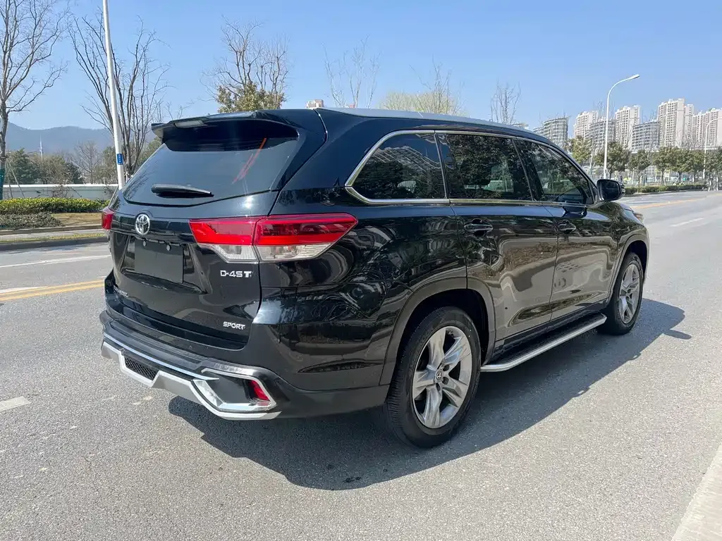 Toyota Highlander — фото 10