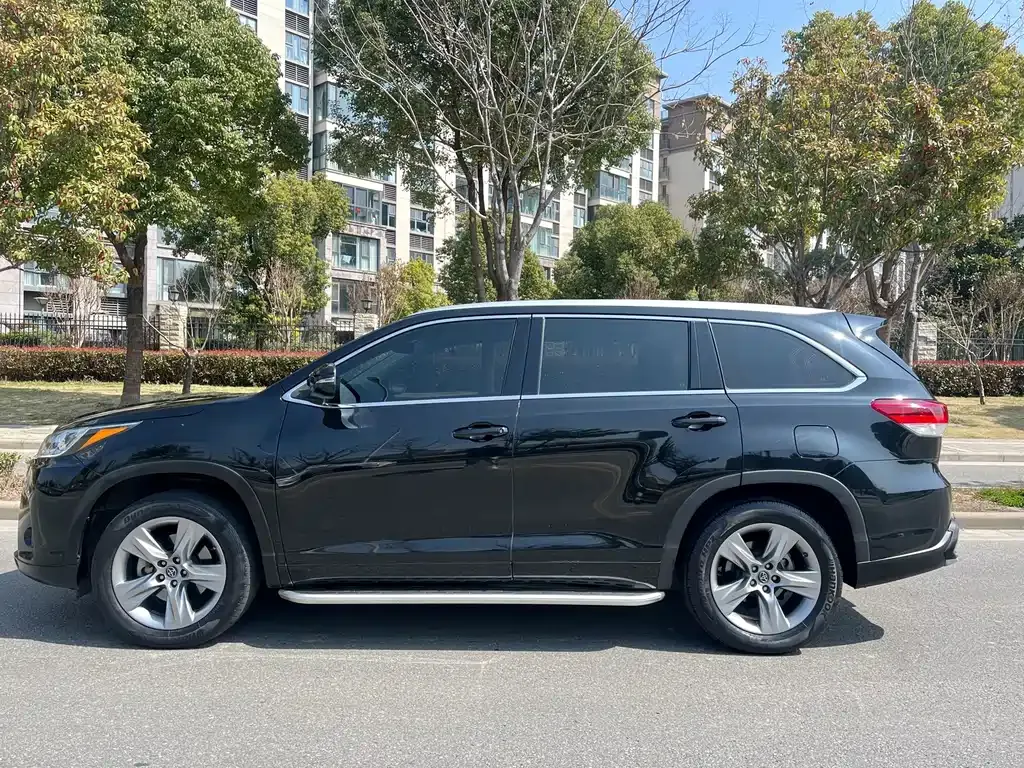 Toyota Highlander — фото 9