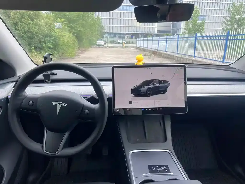 Tesla Model Y — фото 4