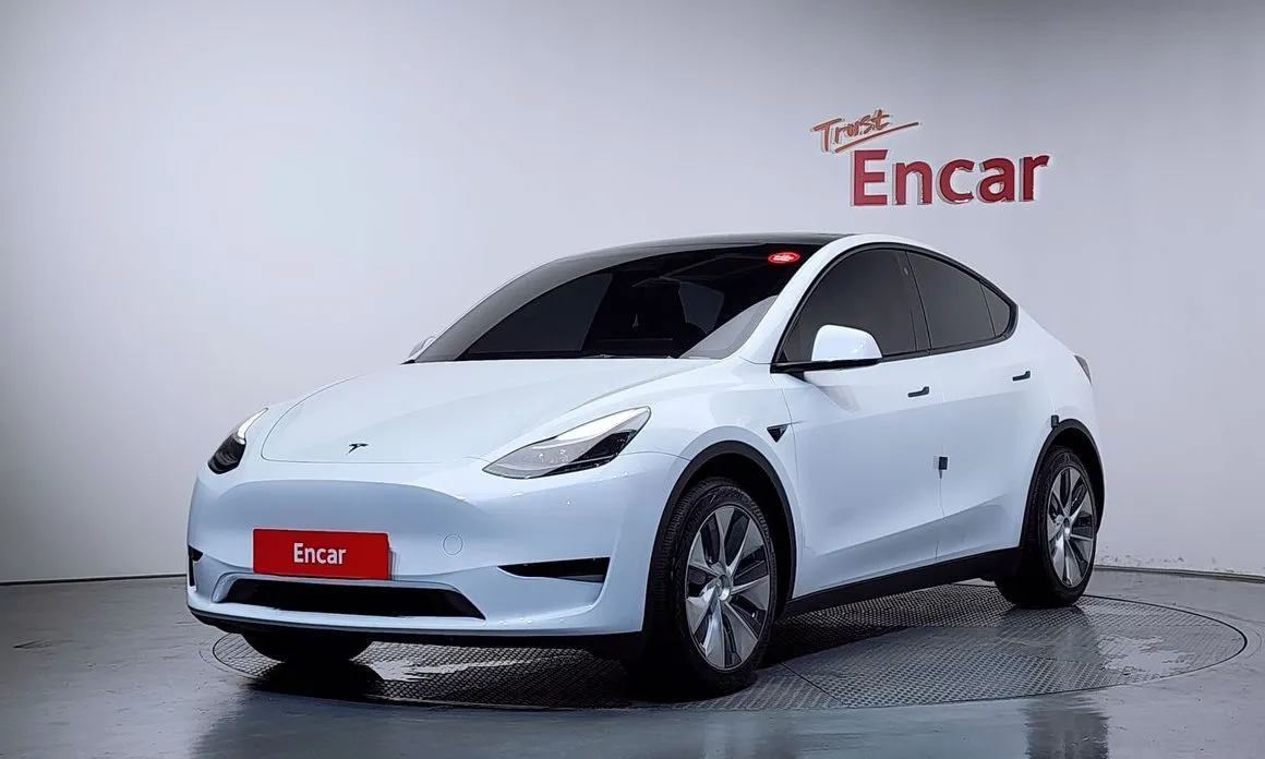 Tesla Model Y — фото 1