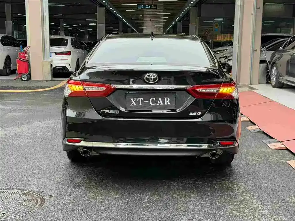 Toyota Camry — фото 5
