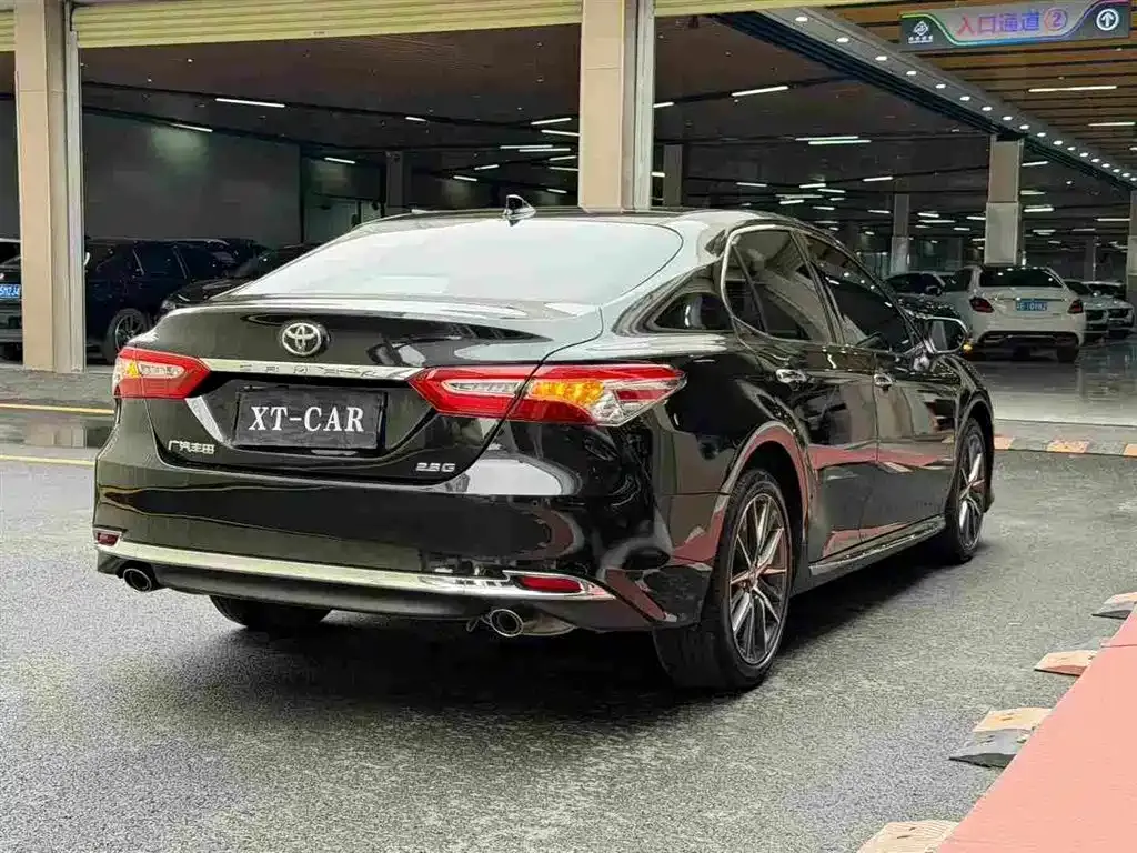 Toyota Camry — фото 4