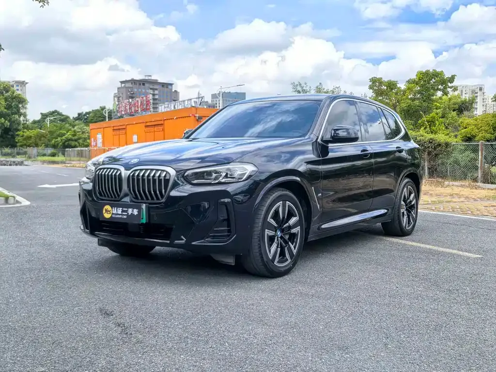 BMW iX3 — фото 1