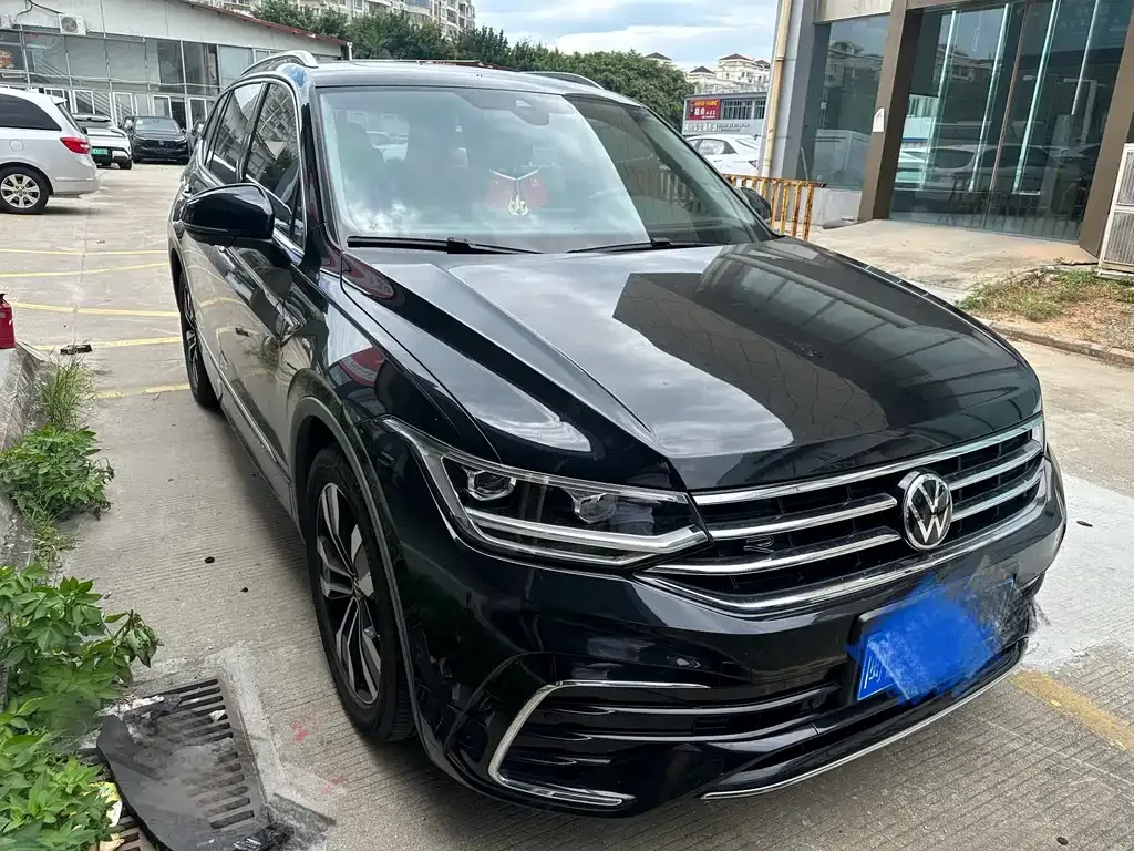 Volkswagen Tiguan L — фото 4